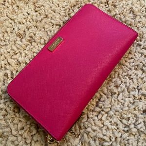 Kate Spade hot pink wallet ♠️